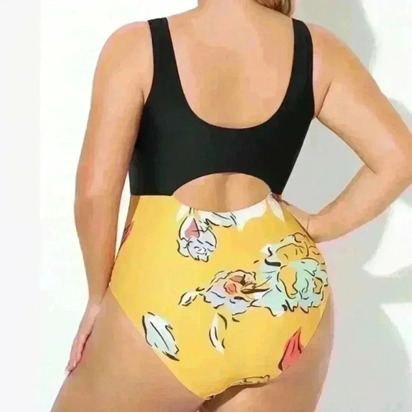 NWT Everyday Sunday Cut out Black/Yellow Floral One piece - Plus Size 3X - Picture 3 of 14